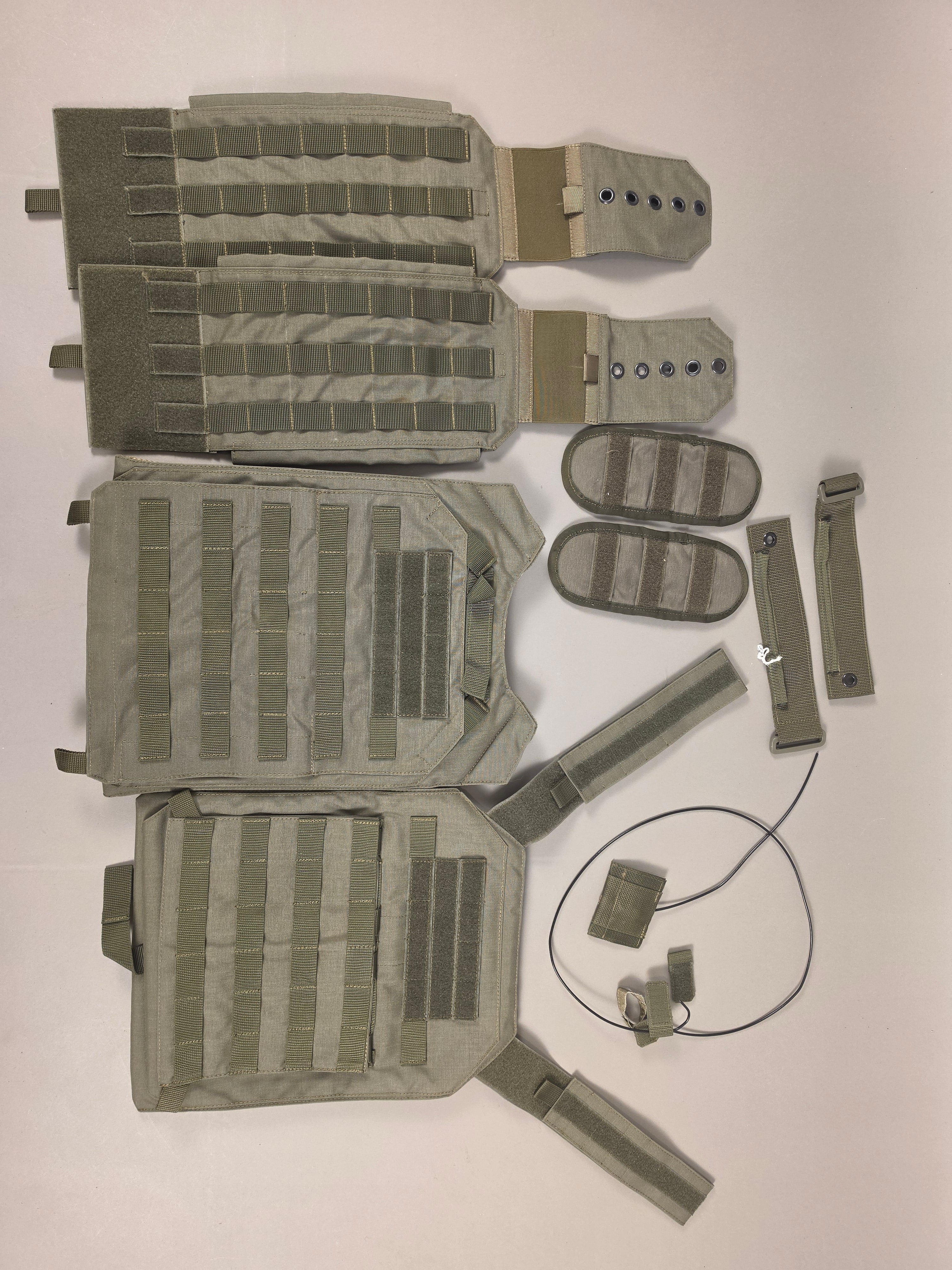 Roman Kurmaz Gen 5 Carrier, Steingrau, with Shoulder Pads