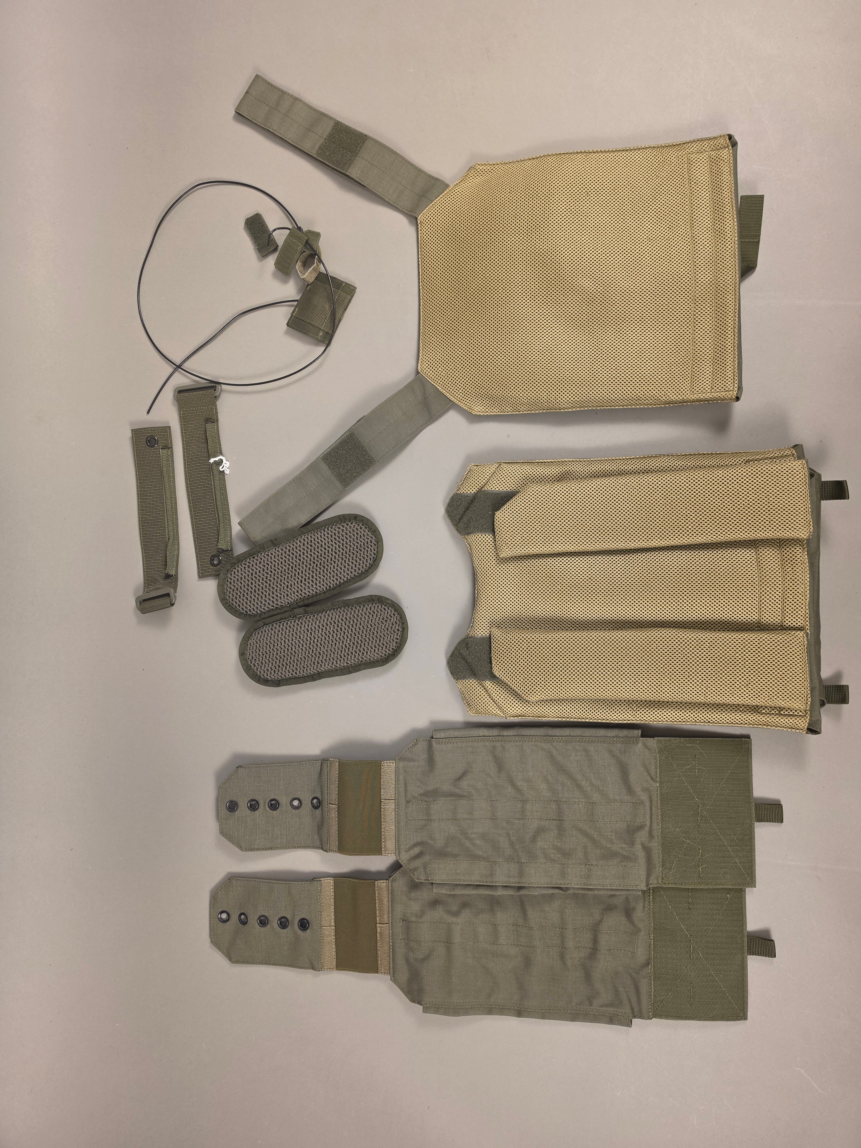 Roman Kurmaz Gen 5 Carrier, Steingrau, with Shoulder Pads