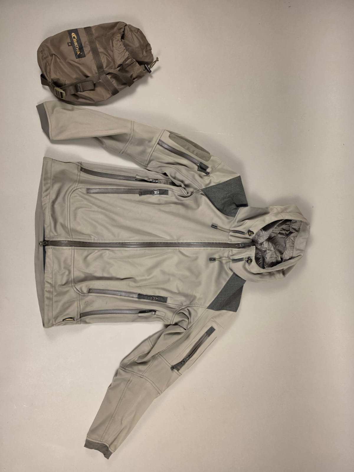 Carinthia SpezKr softshell jacket with bag