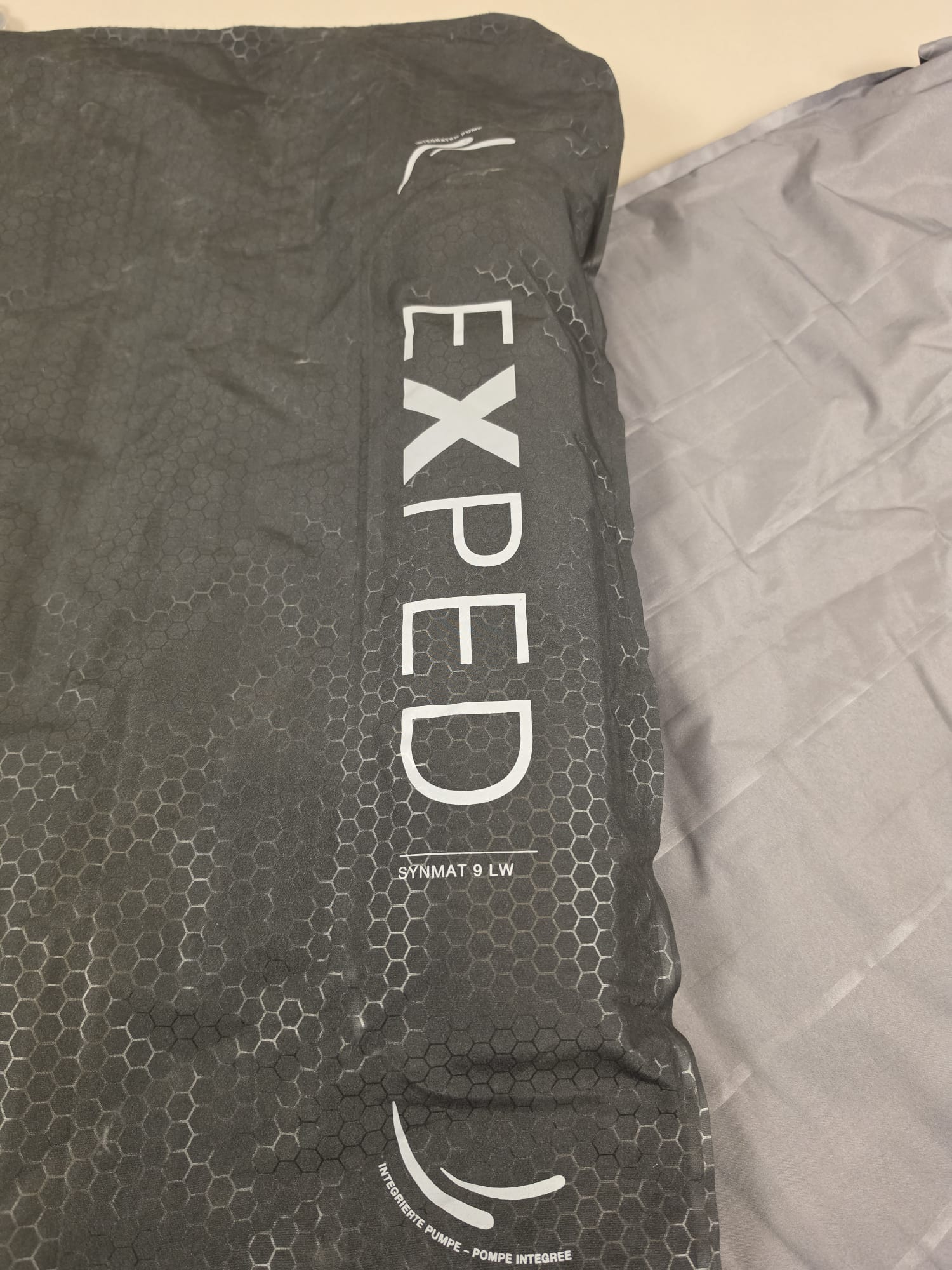 Exped SynMat 9 LW Sleeping Mat, Black